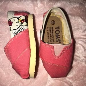3 pairs of baby Toms